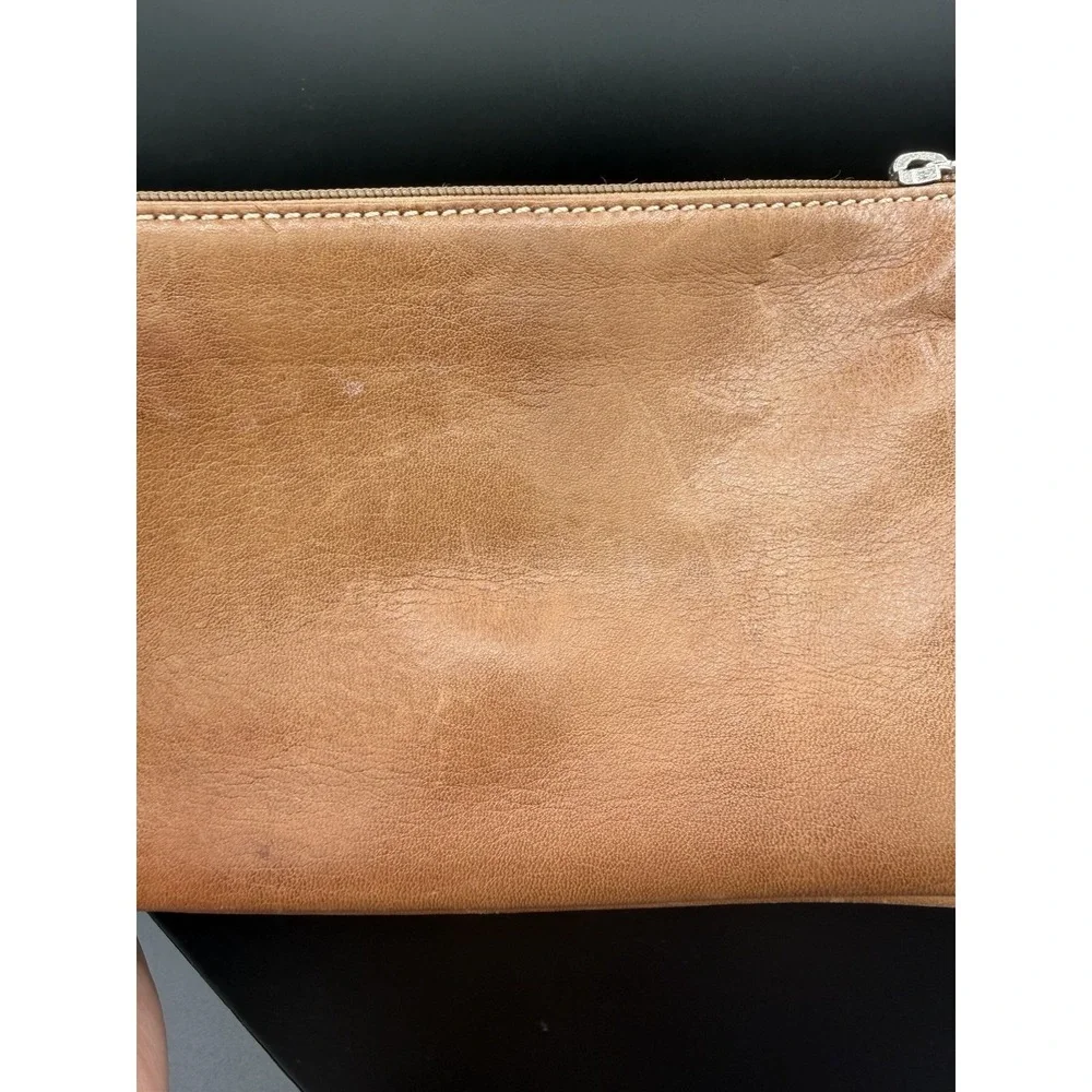 ✨ Coach Tan Leather Wristlet – Pebbled Leather – Gold Hardware – Classic Style ✨